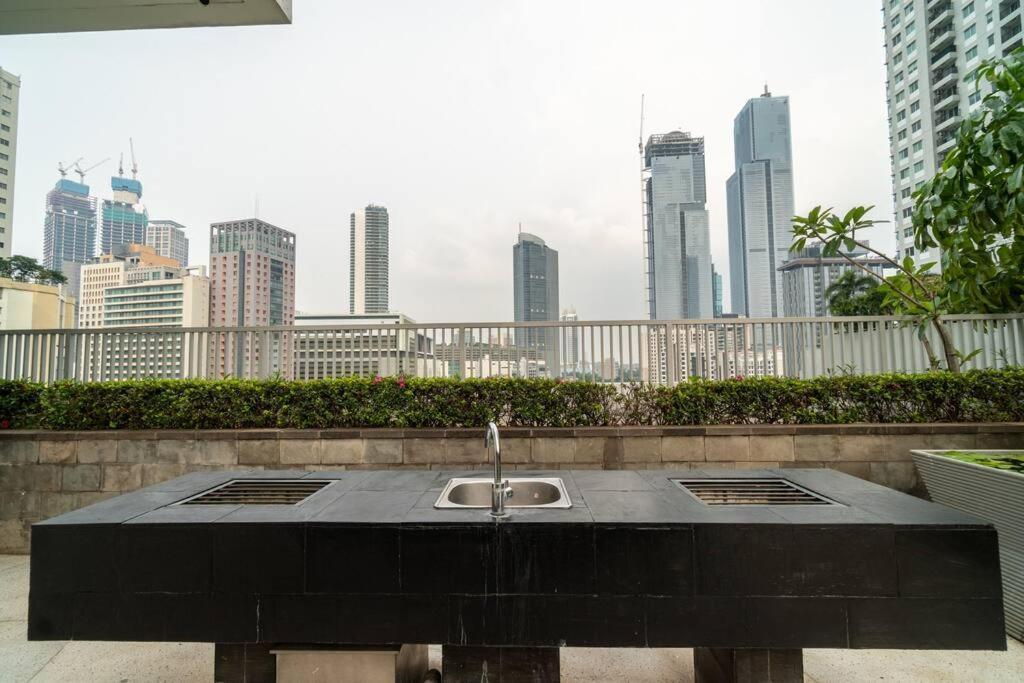 Modern & Comfy Studio In Central Jakarta, Scbd المظهر الخارجي الصورة